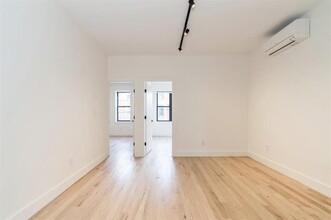 333 Communipaw Ave in Jersey City, NJ - Building Photo - Interior Photo