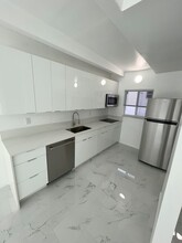 325 Ocean Dr in Miami Beach, FL - Building Photo - Building Photo