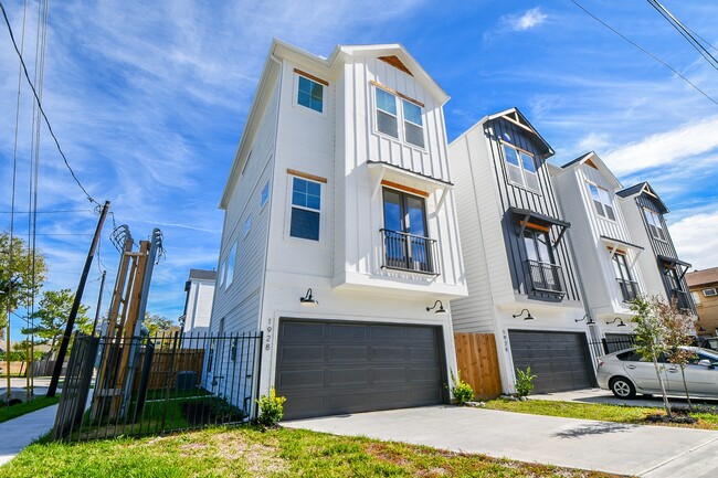 property at 1928 Cochran St