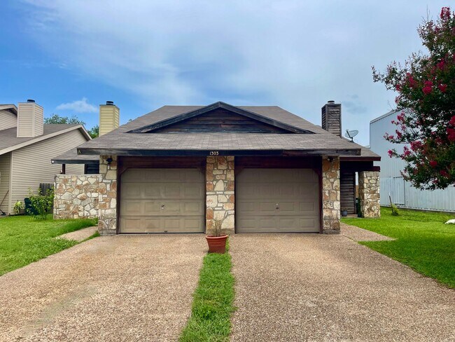 1303 Conway Dr in San Marcos, TX - Building Photo - Building Photo