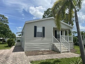 19237 Cedar Crest Ct in North Fort Myers, FL - Building Photo - Building Photo