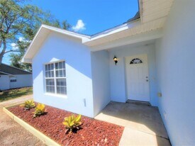 11124 Hotchkiss Dr in Sebastian, FL - Building Photo