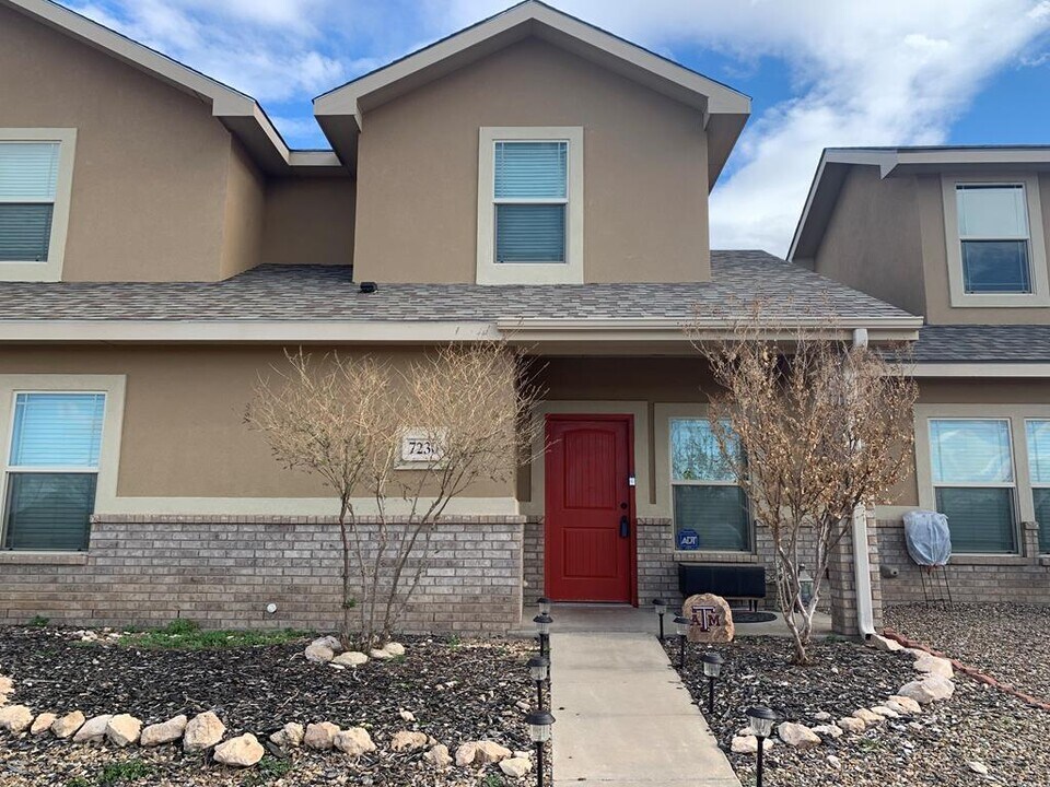 7230 Manford Ln in Odessa, TX - Foto de edificio
