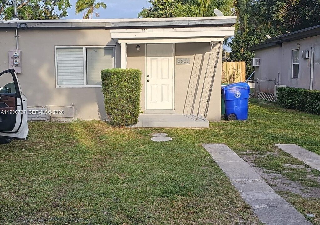 2821 SW 39th Ave in Miami, FL - Building Photo
