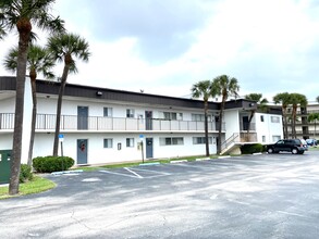 400 Waterway Dr in Lantana, FL - Building Photo - Primary Photo