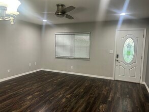 501 Firefly Ln in Apollo Beach, FL - Foto de edificio - Building Photo