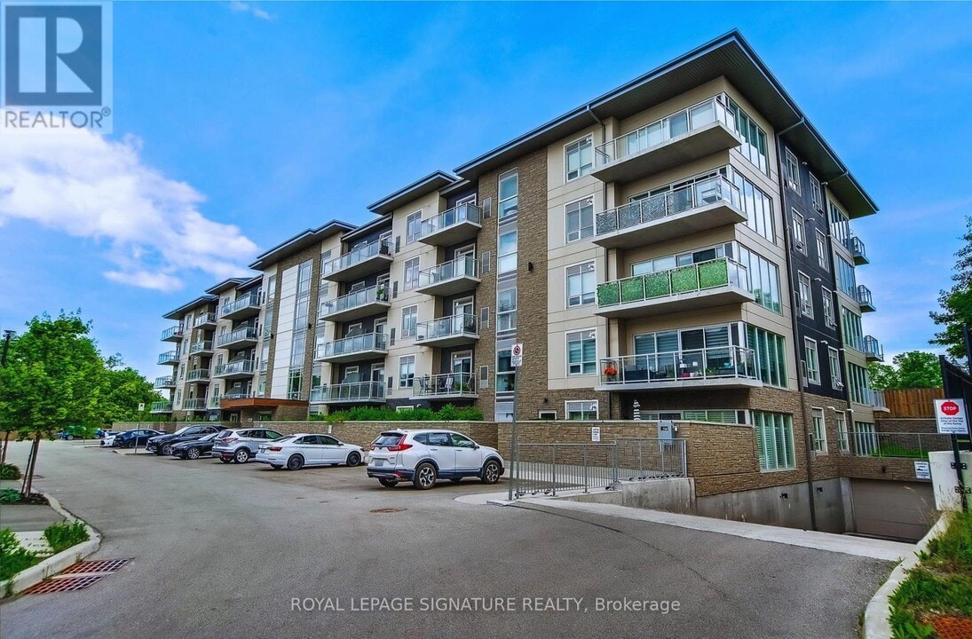 16 Markle Cres in Hamilton, ON - Building Photo