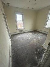 (2-unit): 1 unit (1/1), 1 unit (2/1) in Chicago, IL - Building Photo - Interior Photo