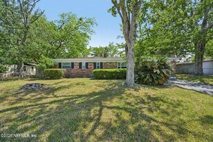 8032 Lourdes Dr S in Jacksonville, FL - Building Photo