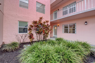 548 Flanders L in Delray Beach, FL - Building Photo - Building Photo
