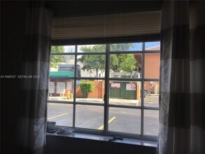 8428 NW 103rd St in Hialeah Gardens, FL - Building Photo - Building Photo