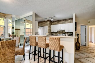 19701 E Country Club Dr in Aventura, FL - Building Photo - Building Photo