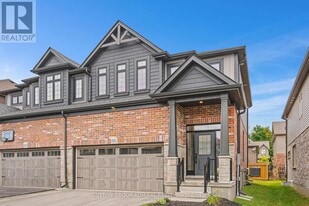 1026 Wright Dr in Midland, ON - Building Photo