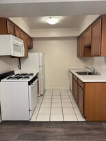 2131 N Summit Ave in Milwaukee, WI - Building Photo