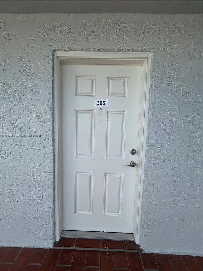 5701 W 25th Ct in Hialeah, FL - Building Photo - Building Photo