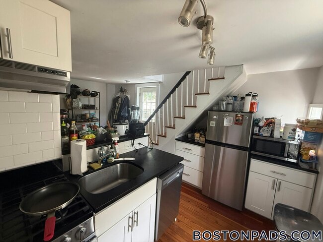 10 Smith Ave in Somerville, MA - Building Photo - Building Photo