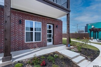 540 W Erwin St in Tyler, TX - Foto de edificio - Building Photo