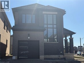 178 Gillespie Dr in Brantford, ON - Building Photo - Building Photo