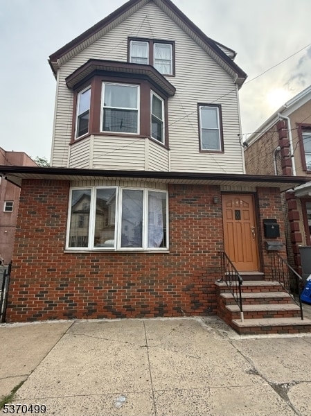 property at 138 E Jersey St