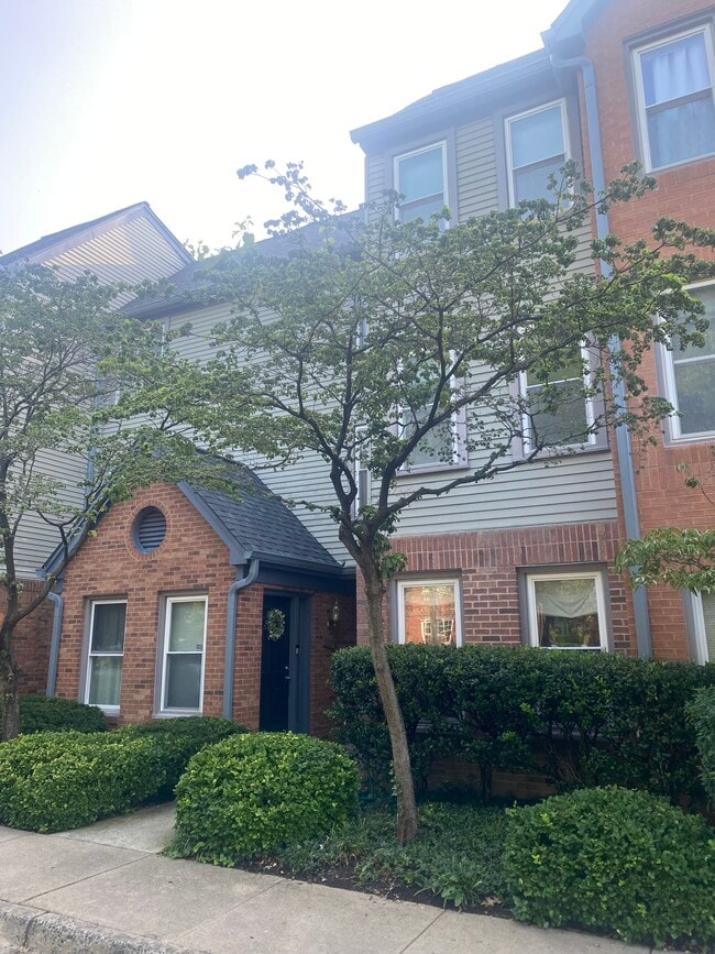 property at 2103 N Rolfe St