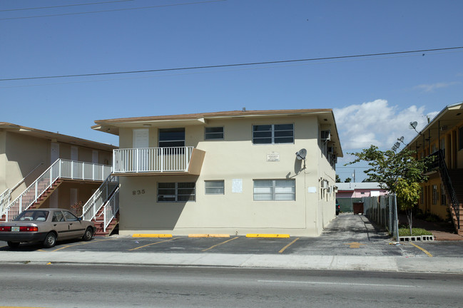 Marj II Apartments in Hialeah, FL - Foto de edificio - Building Photo