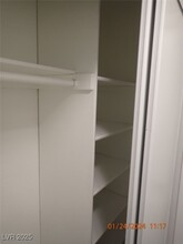 4571 Carriage Park Dr in Las Vegas, NV - Foto de edificio - Building Photo