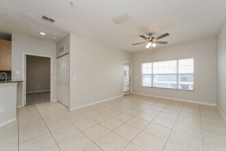 2460 Grand Central Pkwy in Orlando, FL - Building Photo - Building Photo