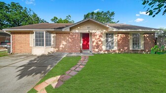 5411 Lorraine Dr in Baytown, TX - Building Photo