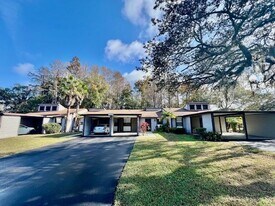 11536 Baywood Meadows Dr in New Port Richey, FL - Building Photo