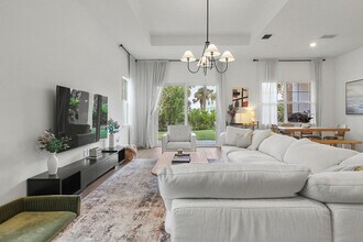 10369 Northbrook Cir in Palm Beach Gardens, FL - Building Photo - Building Photo