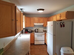 2337 Kingstown Rd in Kingston, RI - Foto de edificio - Building Photo