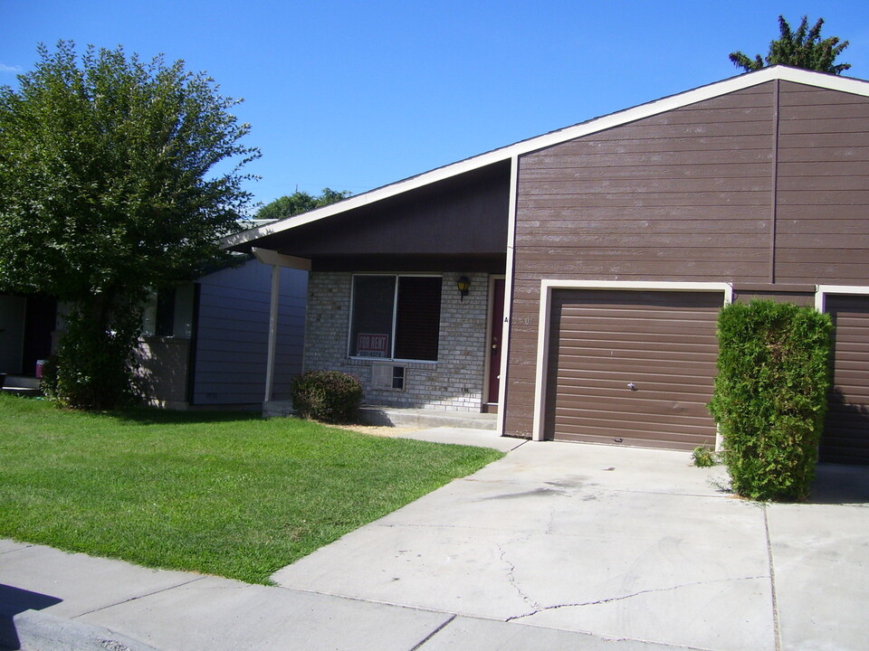 3401 Vincenta Way in Yakima, WA - Foto de edificio