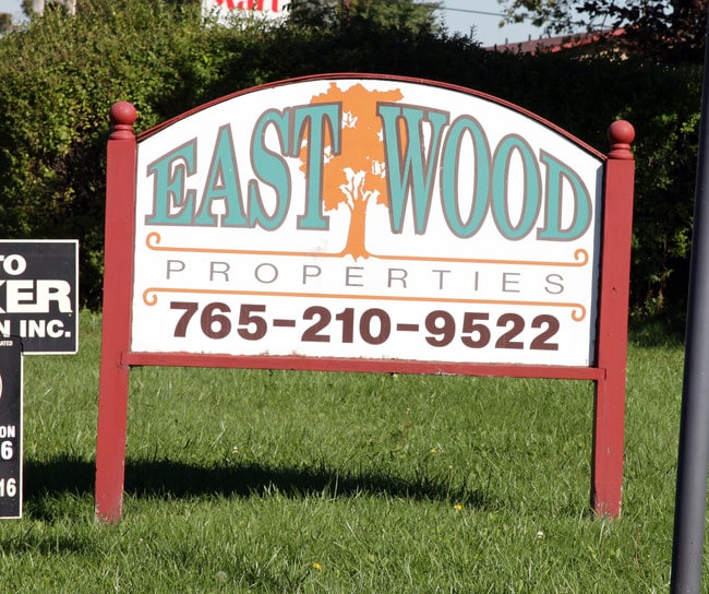 East Wood Apartments in Kokomo, IN - Foto de edificio - Building Photo