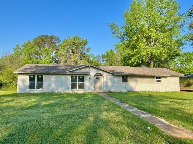 5817 Wilshire Dr in Texarkana, TX - Building Photo - Building Photo
