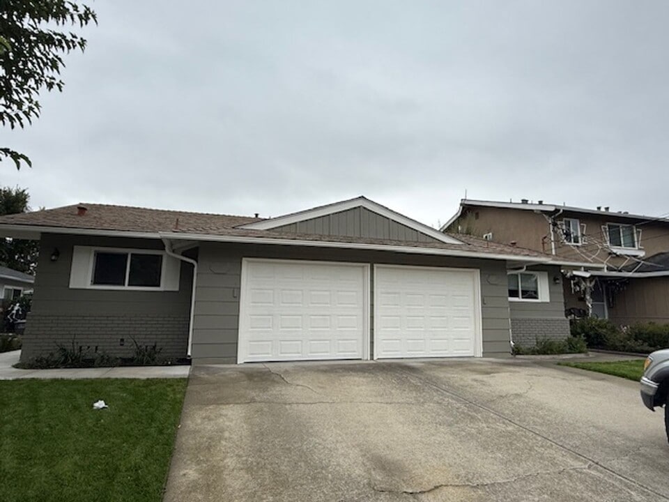 8656-8658 Beverly Ln in Dublin, CA - Building Photo