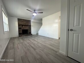 408 Myrtlewood Cir in Jacksonville, NC - Building Photo - Building Photo