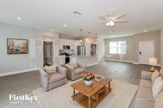 339 Halloran St SE, Unit A in Palm Bay, FL - Foto de edificio - Building Photo