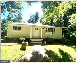 731 Miller Ave in Great Falls, VA - Building Photo - Building Photo