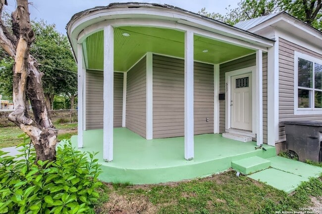517 Hicks Ave in San Antonio, TX - Foto de edificio - Building Photo