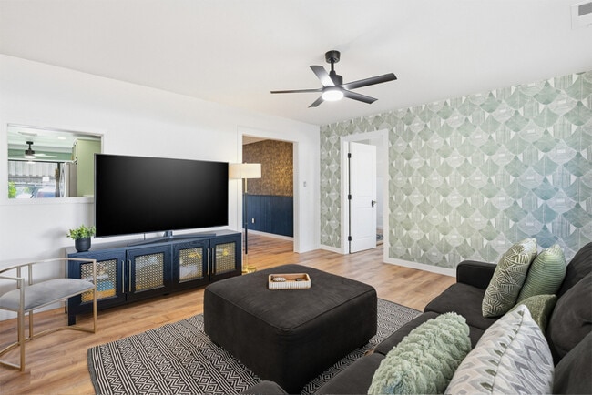 8642 Macawa Ave in San Diego, CA - Foto de edificio - Building Photo