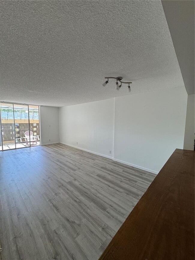 403 NW 68th Ave, Unit 114 in Plantation, FL - Building Photo - Building Photo