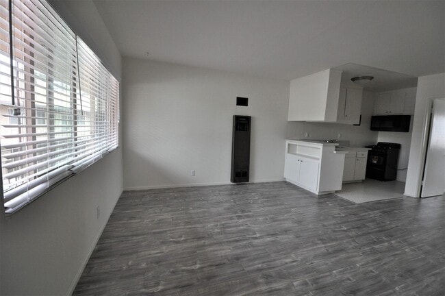 10645 Valley Spring Ln, Unit 18 in Los Angeles, CA - Building Photo - Building Photo