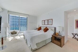 1331 Brickell Bay Dr in Miami, FL - Building Photo - Building Photo