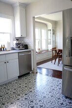 10010 Burton Ave in Bratenahl, OH - Foto de edificio - Building Photo