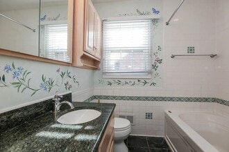 226 S Prospect Ave in Clarendon Hills, IL - Foto de edificio - Building Photo