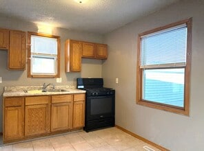 2808 8th Ave in Council Bluffs, IA - Building Photo - Building Photo