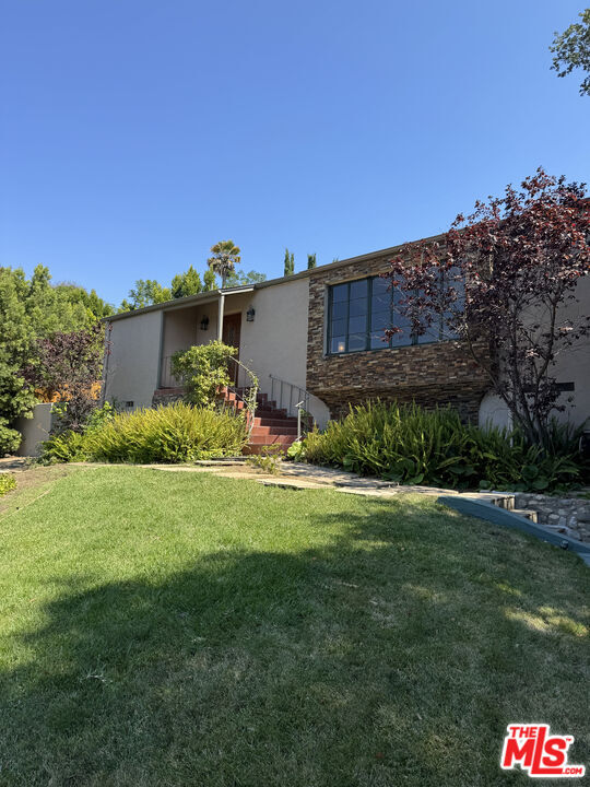 3392 Tareco Dr in Los Angeles, CA - Building Photo - Building Photo