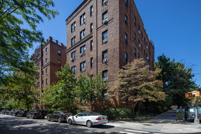 3353 82nd St in Jackson Heights, NY - Foto de edificio - Building Photo