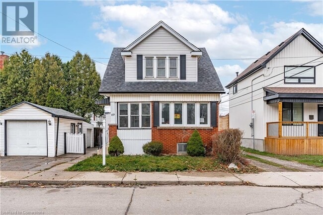 69 Roxborough Ave