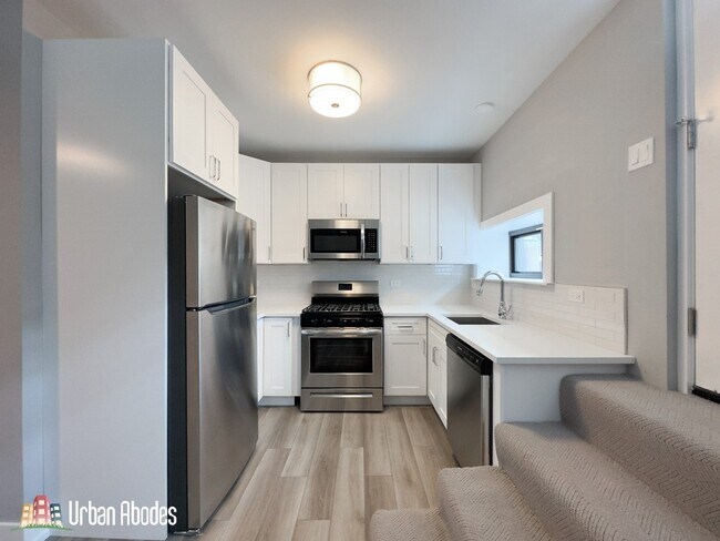 3941 N Janssen Ave, Unit A04C in Chicago, IL - Building Photo - Building Photo